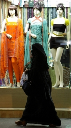 UAE最高裁、妻子への「跡が残らない程度」の暴力認める判決