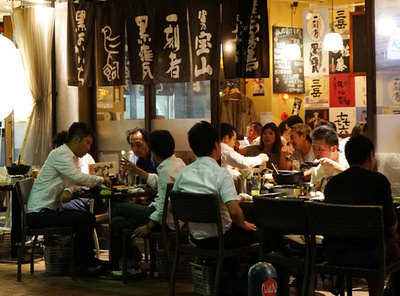 酔いに迷える群れ、日本の「サラリーマン」─アーバントライブ（6）