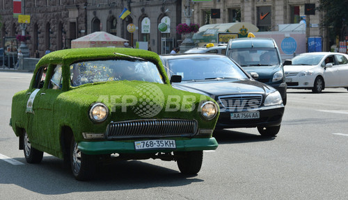 街中を走る 芝生の車 ウクライナ 写真4枚 ファッション ニュースならmode Press Powered By Afpbb News