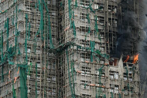 香港の竹足場、高層住宅火災で巻き起こる議論