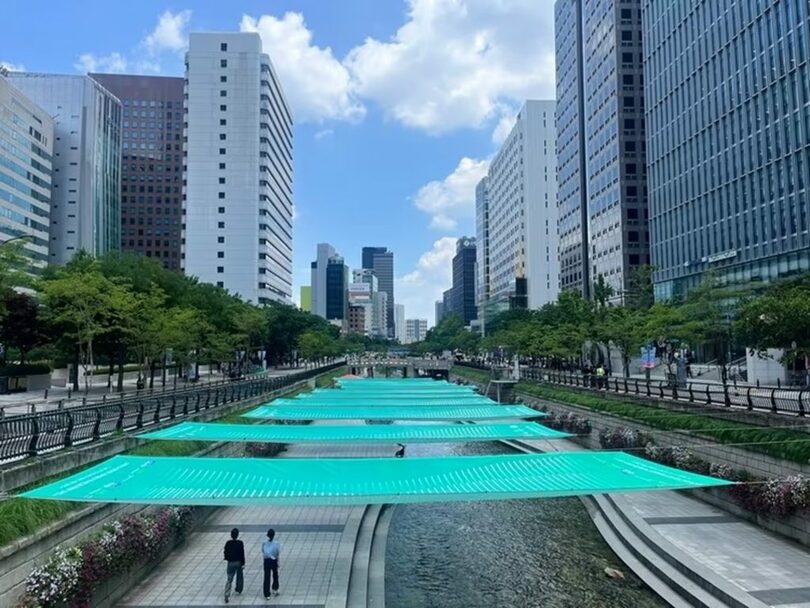 ソウル市が清渓川に設置した大型日よけ＝ソウル市提供(c)news1