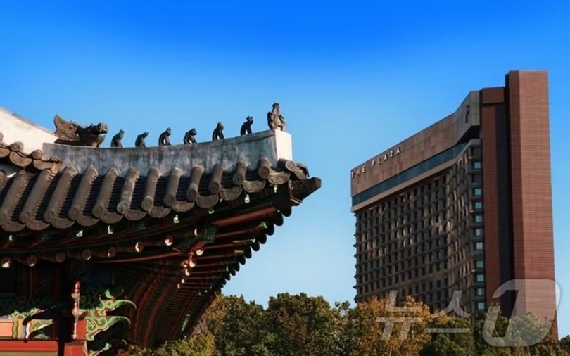 ソウル・徳寿宮から見た「ザ・プラザホテルソウル」＝ハンファホテル＆リゾート提供(c)news1