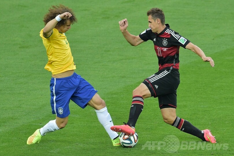 ドイツが7ゴールを奪い決勝へ、ブラジルは歴史的大敗