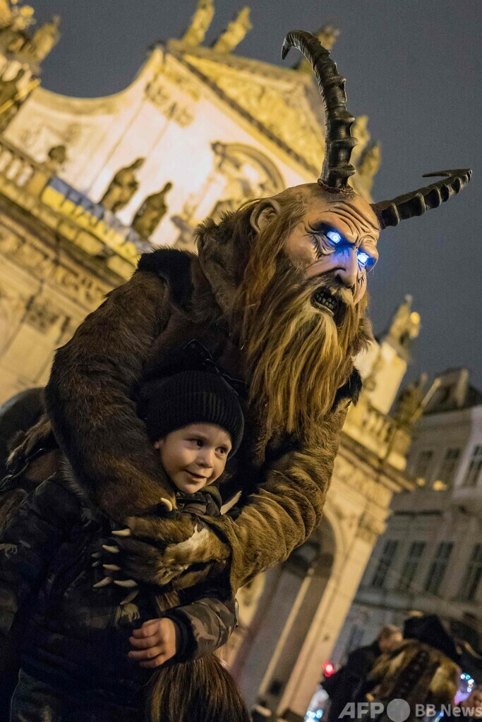 【今日の1枚】「怖くないよ」、悪魔は子どもたちの人気者 チェコ