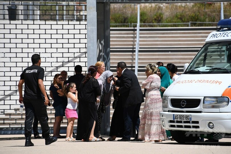 仏トラック突入、重体の子ども5人「予断許さない状態」