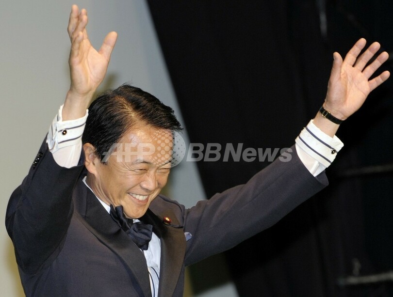 麻生首相、連夜の会食批判に反論 「ホテルのバーは安い」