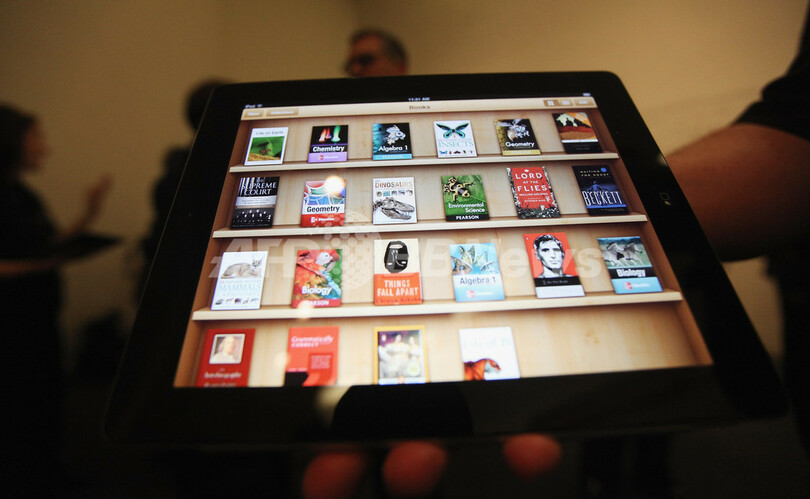 iPadが電子教科書に、アップル 無料アプリ「iBooks 2」公開