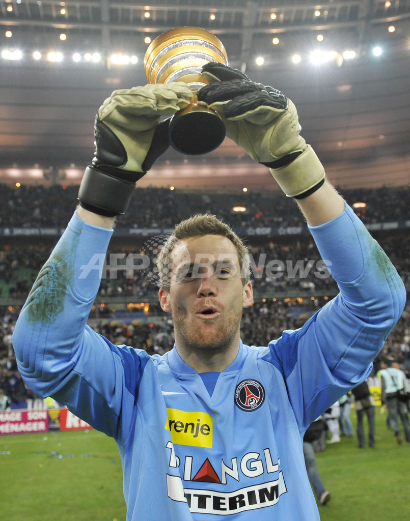 パリ・サンジェルマン 試合終了間際のPKでフランスリーグ杯を制す