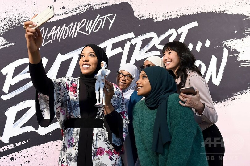 バービーにヒジャブ姿の人形が登場、米国の五輪選手がモデルに