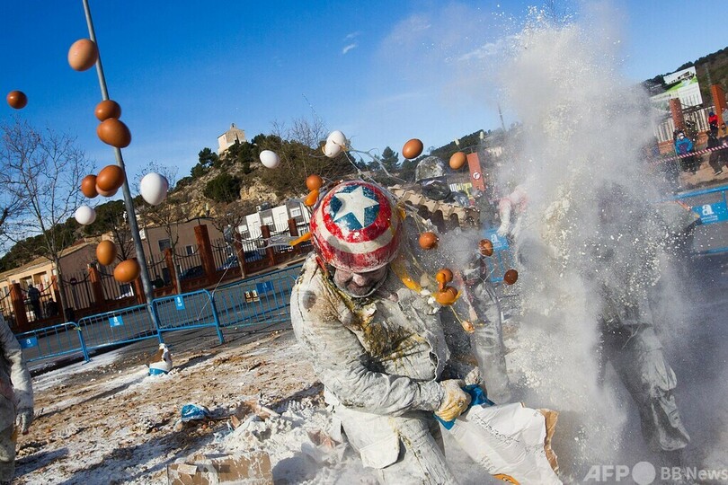 白熱の クーデターごっこ スペイン伝統の粉かけ祭り 写真24枚 国際ニュース Afpbb News 白熱の クーデターごっこ スペイン伝統の粉かけ祭り 写真24枚 国際ニュース Afpbb News