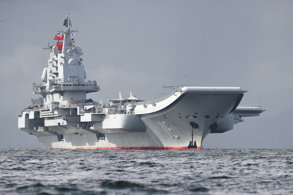 中国空母が台湾海峡を通過、中台の緊張高まる中 中国空母が台湾海峡を通過、中台の緊張高まる中