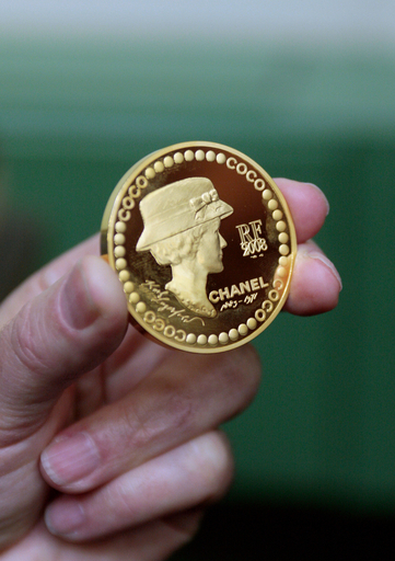 ココ・シャネル記念金貨」発行、1枚70万円相当 写真8枚 国際ニュース