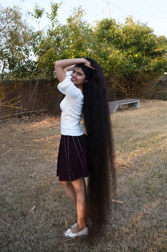 世界一髪の長い10代 インドのラプンツェル 1 9mで記録更新 写真8枚 国際ニュース Afpbb News