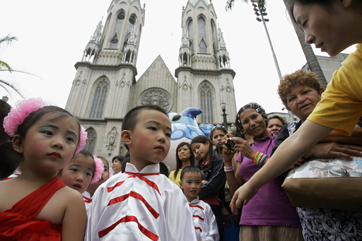 ブラジルの中国系移民が旧正月前夜祝う 写真14枚 国際ニュース：AFPBB News