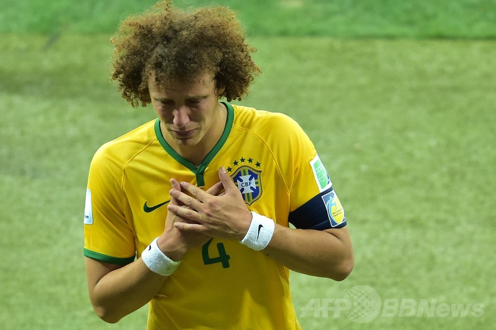 涙のダビド ルイス ブラジル大敗で 国民に謝る 写真1枚 国際ニュース Afpbb News