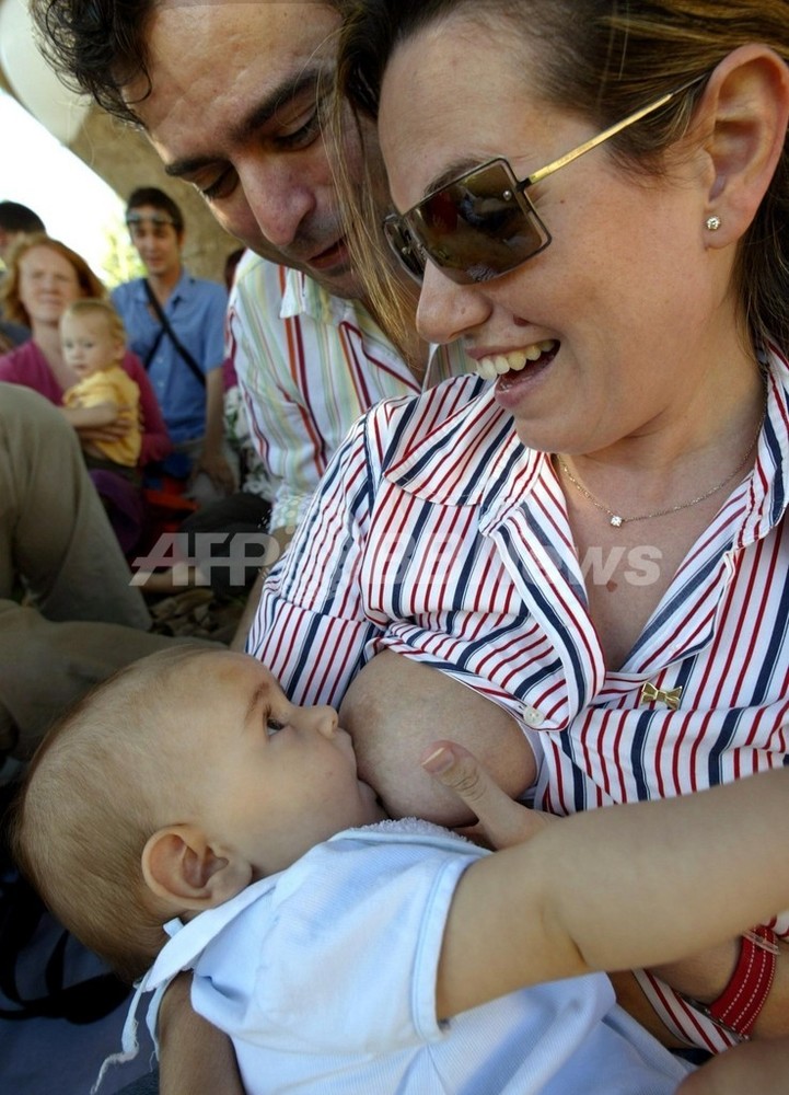 よく笑う母の母乳は 抗アレルギー作用がある との実験結果が発表に 写真1枚 国際ニュース Afpbb News