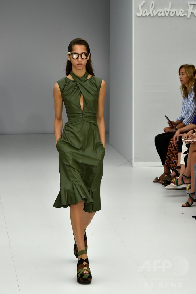 「サルヴァトーレ フェラガモ」」17年春夏