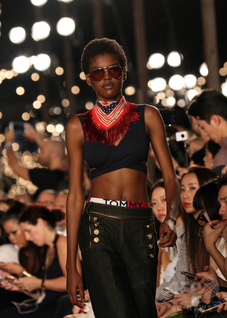 「トミー ヒルフィガー」17年春夏