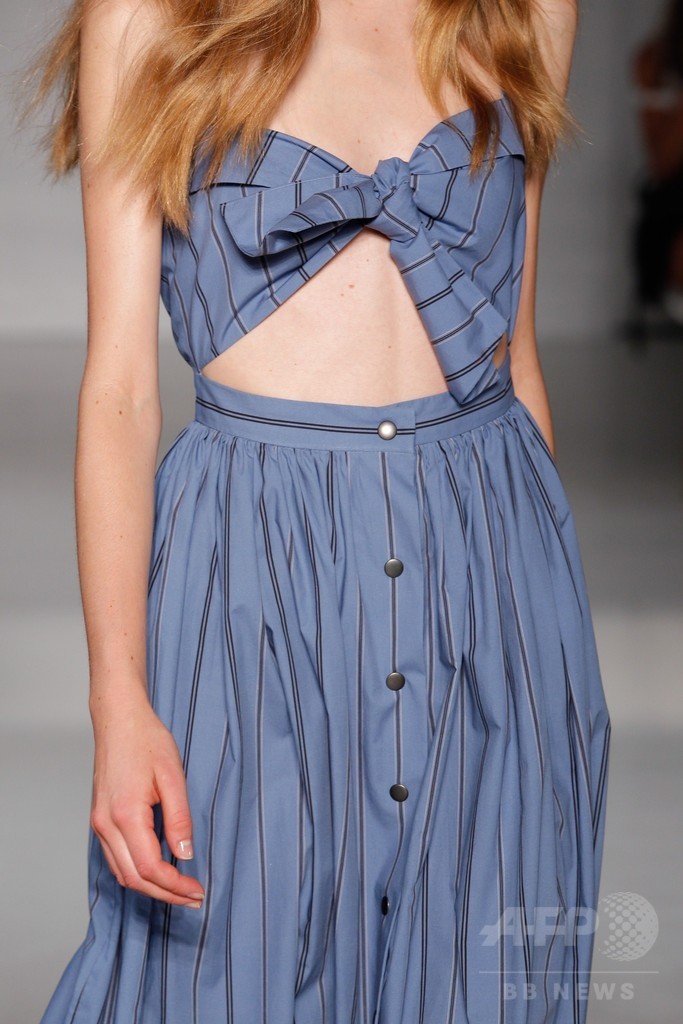 膝下丈のスカートでエレガントに、「ジル・スチュアート」15年春夏