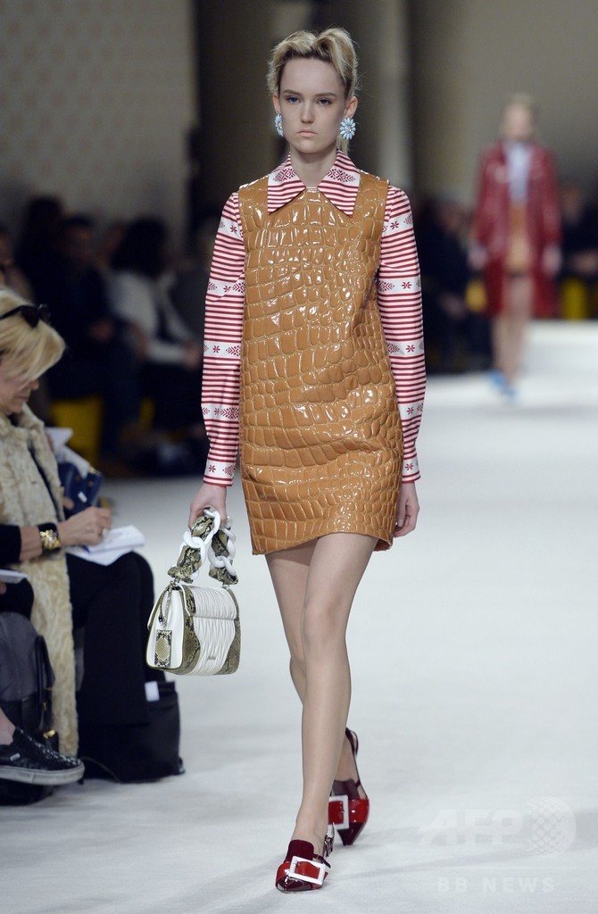 パリコレフィナーレには色鮮やかで心弾むショー、「ミュウミュウ」15/16秋冬