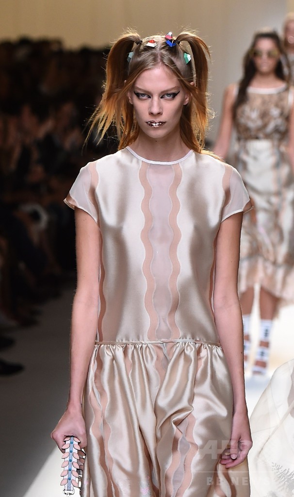 「フェンディ」17年春夏