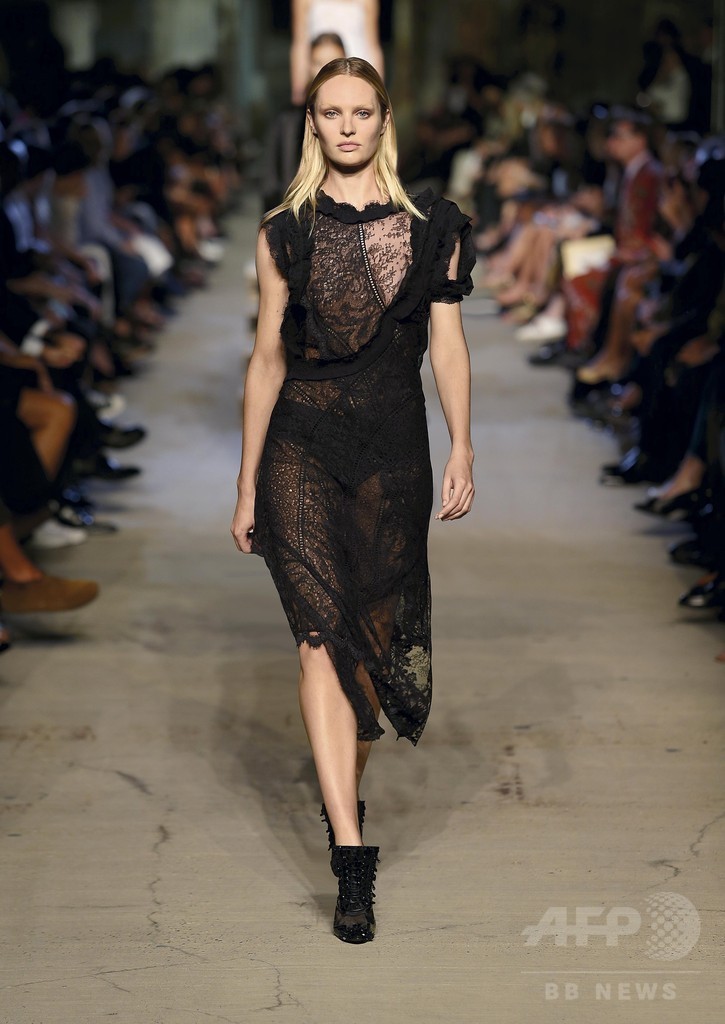 「ジバンシィ」16年春夏コレクション