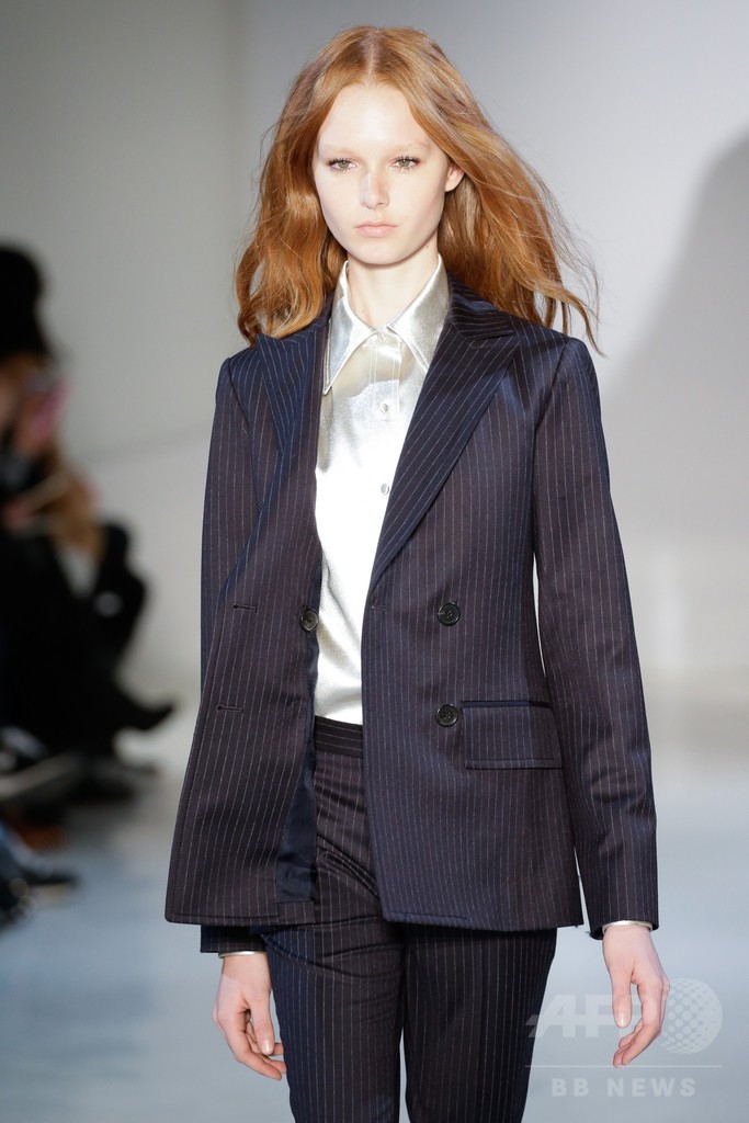 セクシー＆ロックなパーティスタイル、「ジル・スチュアート」15/16年秋冬