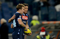 12-13イタリア・セリエA、第24節、ラツィオ（SS Lazio）対ナポリ（SSC Napoli）と引き分けた。同点ゴールを挙げ、エディンソン・カヴァーニ（Edinson Cavani、右）と喜ぶナポリのウーゴ・アルマンド・カンパニャーロ（Hugo Armando Campagnaro、2013年2月9日撮影）。(c)AFP/ANDREAS SOLARO