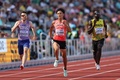 第18回世界陸上オレゴン大会、男子200メートル予選に臨む上山紘輝（中央、2022年7月18日撮影）。(c)Patrick Smith/Getty Images/AFP