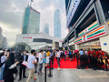 湖南省初のセブンイレブンに行列する来店客（2020年5月30日撮影）。(c)Xinhua News