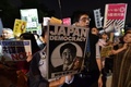 都内の国会議事堂付近で、「共謀罪」の趣旨を含む改正組織犯罪処罰法に反対する人々（2017年6月14日撮影）。(c)AFP/Kazuhiro NOGI