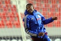 サッカー欧州チャンピオンズリーグ2013-14（UEFA Champions League 2013-14）のヴィクトリア・プルゼニ（Viktoria Plzen）戦を翌日に控え、試合会場で最終調整を行うCSKAモスクワ（CSKA Moscow）のアーメド・ムサ（Ahmed Musa、2013年12月9日撮影）。(c)AFP/MICHAL CIZEK