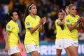 サッカー女子W杯オーストラリア・ニュージーランド大会、グループF、フランス対ブラジル。試合後、声援に応じるブラジルの選手（2023年7月29日撮影）。(c)FRANCK FIFE / AFP