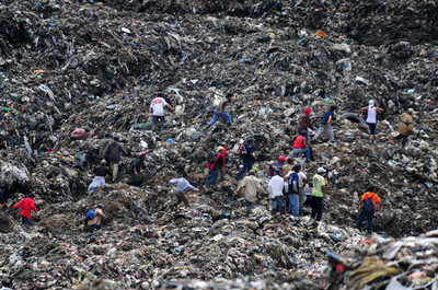 ごみの山で地滑り、7人死亡20人行方不明 グアテマラ