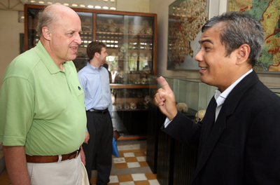 資金不足のカンボジア特別法廷に米が運営費拠出