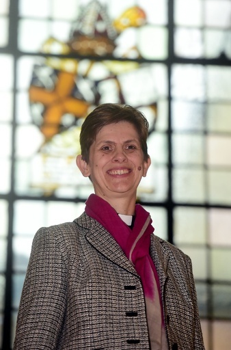 英国国教会、初の女性主教は「マンU」ファン