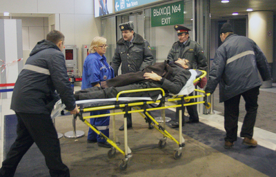 モスクワの空港で自爆攻撃、35人死亡