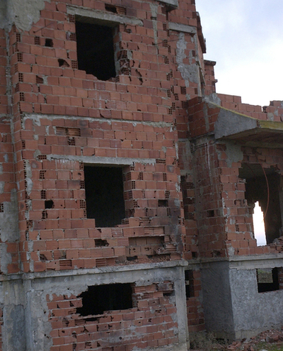 チュニス近郊で治安部隊とテロリストが銃撃戦、14人死亡 - チュニジア