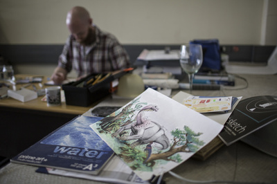 絶滅した古代生物のイメージ画制作、化石に命吹き込むパレオアート