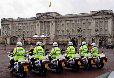 英大衆紙記者、運転手に現金渡しバッキンガム宮殿に侵入