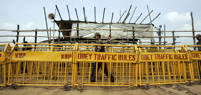 印タタ・モーターズ、小型車「ナノ」生産工場を移転か