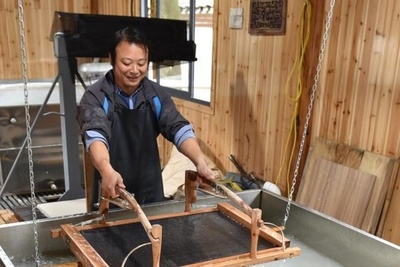 中国で伝統の手すき紙が再評価 芸術性に注目高まる