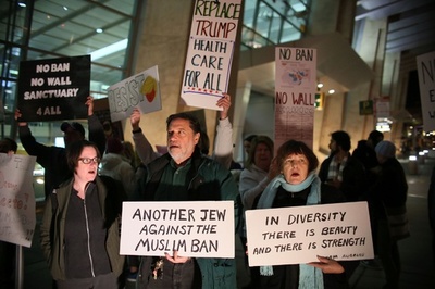 トランプ氏の新大統領令、専門家130人超が非難 オルブライト氏ら