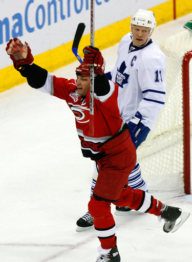 ハリケーンズ メープルリーフスを降す