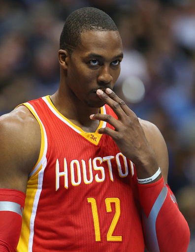 ロケッツのハワード、観客席にボール投げ入れて罰金