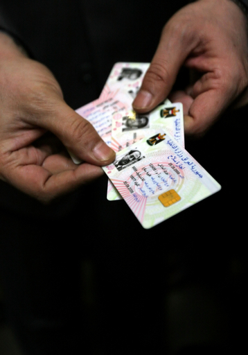 銃砲所持の許可証、公表される - イラク