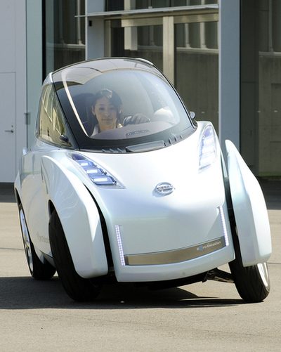 「滑空する感覚」、日産の2人乗りEV「ランドグライダー」