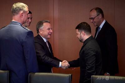 ゼレンスキー大統領が米代表団と和平案協議、15日も継続へ