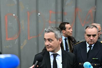 刑務所周辺で相次ぐ車放火と銃撃 現場に謎の頭文字 フランス