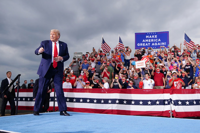 SNSの限界を超越するトランプ陣営、改変メディアも多用 米大統領選